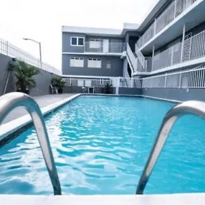 https://modern-2br-with-kingbed-in-the-heart-of-isla-verde-strip.sanjuanpuertorico-hotels.com